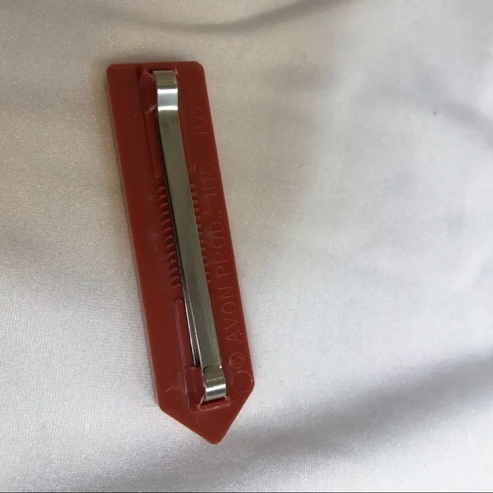 Vintage  (1973) Avon Barrette Set of 2 NIB